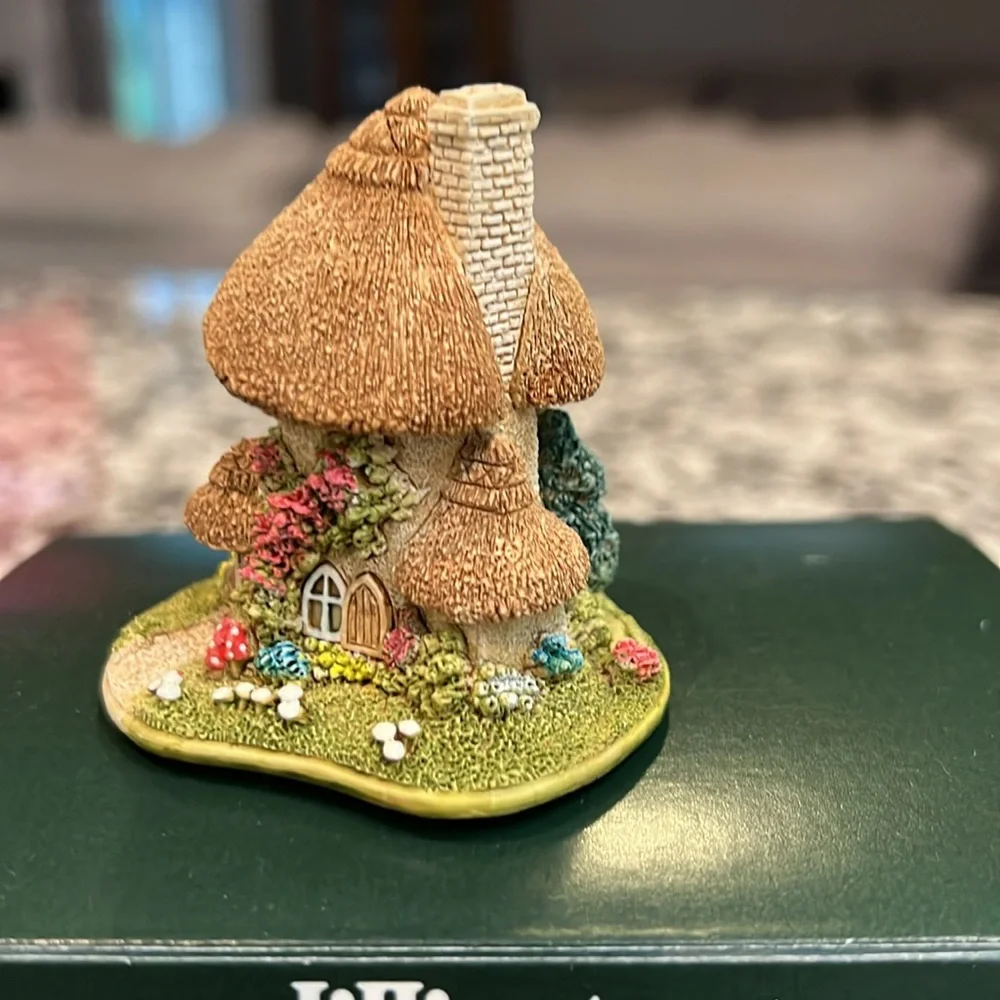Lilliput Lane The Toadstool - Picture 3 of 9